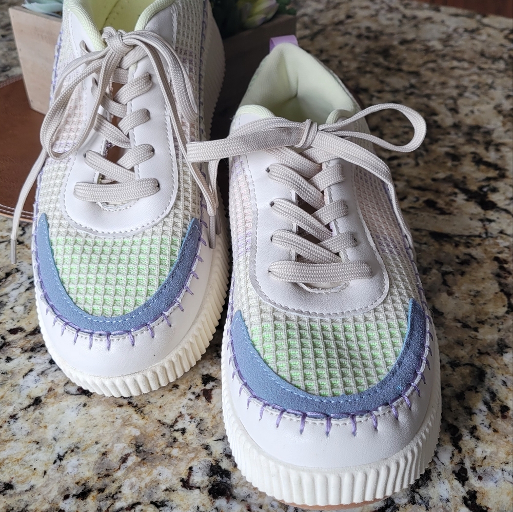 Women'sl sneaker